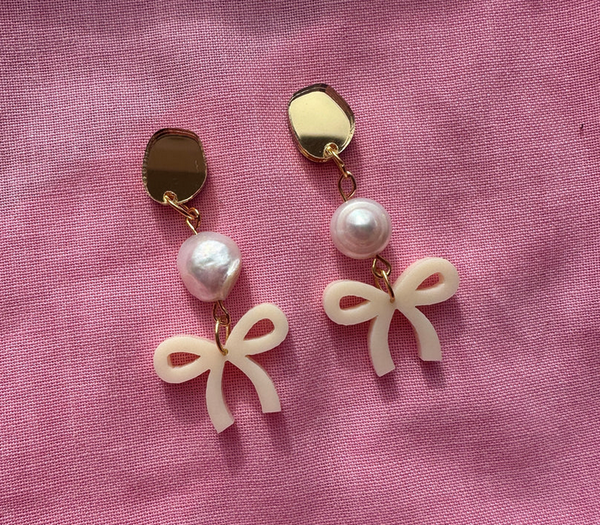 Emeldo Beauty Bows Earrings Gold and Cream